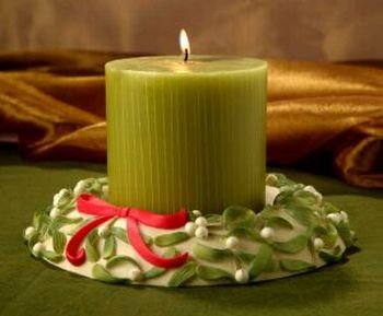 Mistletoe Pillar Candle Wreath